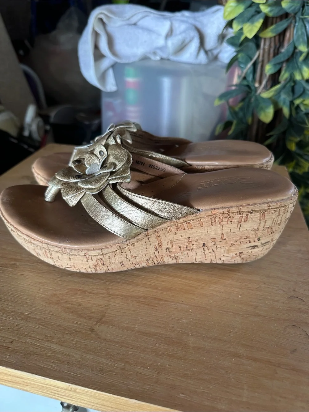 Born Women's Metallic Gold Floral Leather Thong Sandals